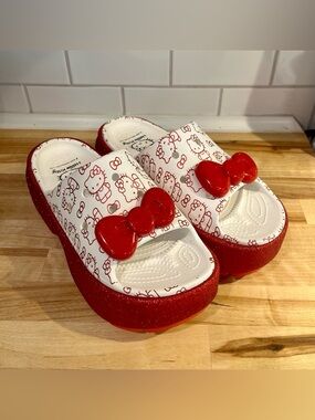 Hello Kitty x Crocs Stomp Red Glitter Platform Slides Size 8 Y2k Sanrio Sandals